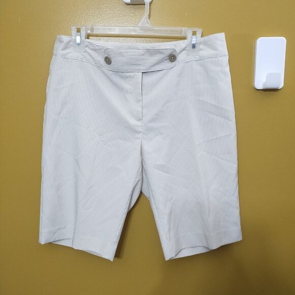 Ladies Izod Beige and White Striped Golf Shorts Size 8 Classic Preppy - Picture 1 of 6